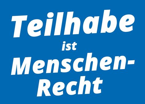 Weißer Schriftzug "Teilhabe ist Menschenrecht" auf blauem Grund (Grafik: Bundesvereinigung Lebenshilfe)