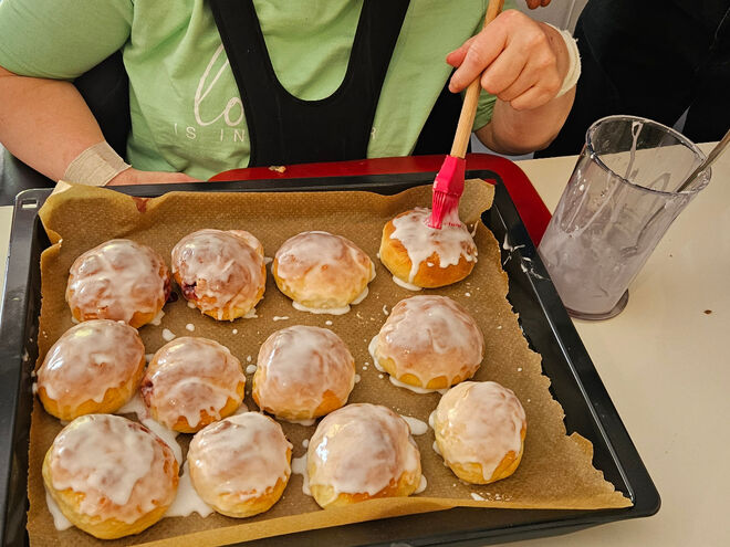 Gruppe 3: Wir machen Berliner Pfannkuchen.