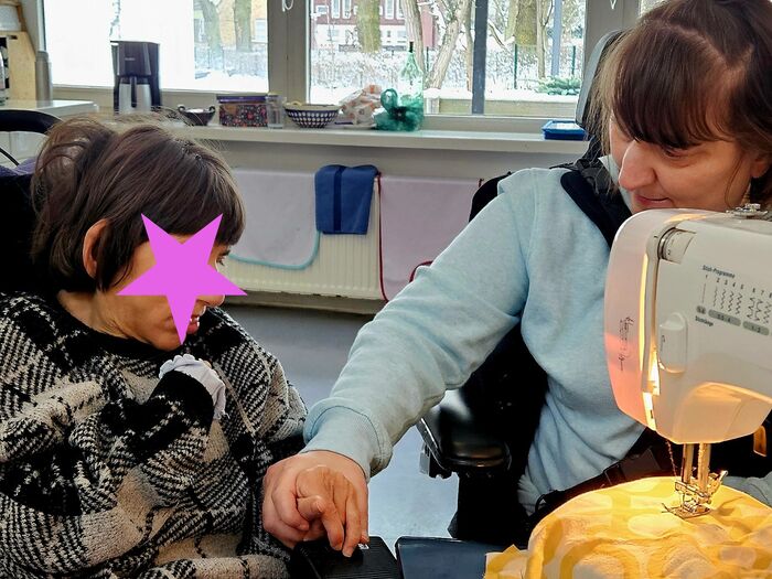 Gruppe 3: Wir nähen Duftsäckchen für die Tauschbeutel.