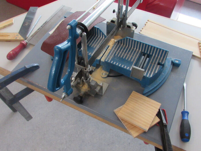 Gruppe 1: Hier entsteht gerade unser Welten-Box-Archiv.