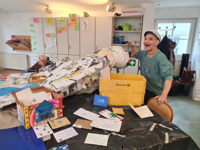 Gruppe 5: Kreatives Gestalten von Briefen.