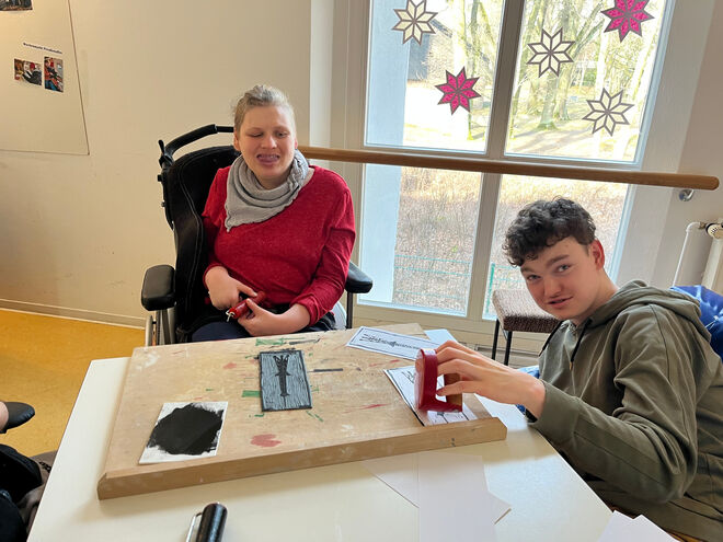 Gruppe 7: Linoldruck für Raumgestaltung Motiv Funkturm.